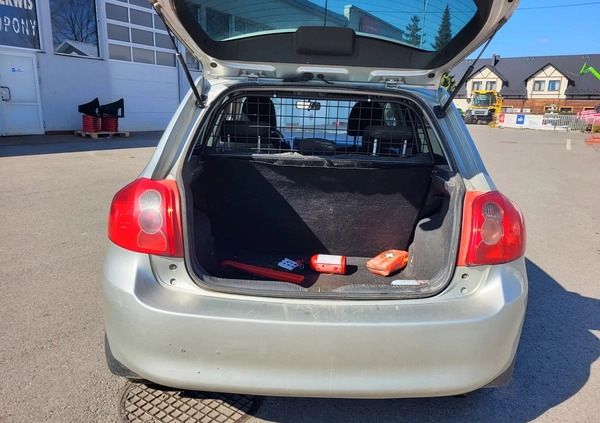 Toyota Auris cena 8200 przebieg: 426000, rok produkcji 2009 z Radymno małe 46